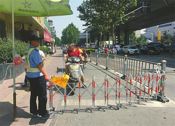 闯红灯，伸缩栏，济南