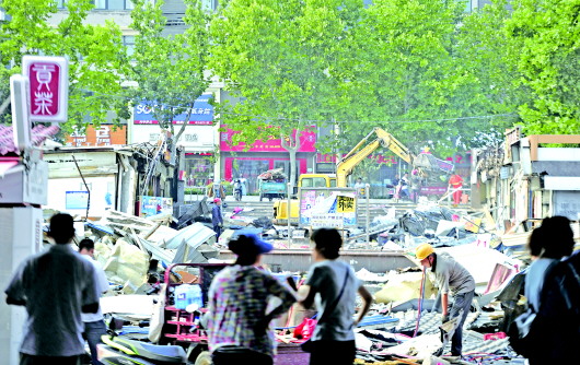 济南市中二七街道一天拆违7000多平米