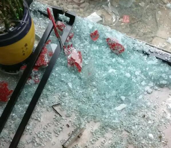 业主聚集，开发商变卦