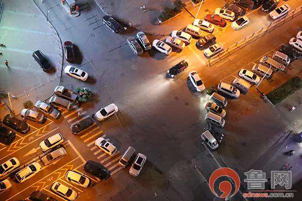 济南一小区地下车库遭清场 上千辆私家车“夜宿”街头