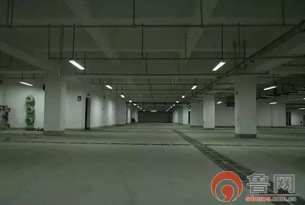 济南一小区地下车库遭清场 上千辆私家车“夜宿”街头