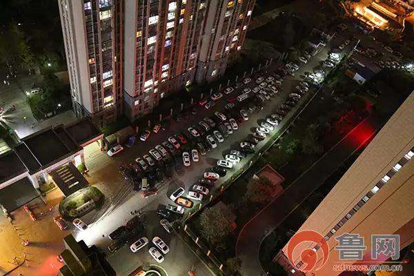 济南一小区地下车库遭清场 上千辆私家车“夜宿”街头