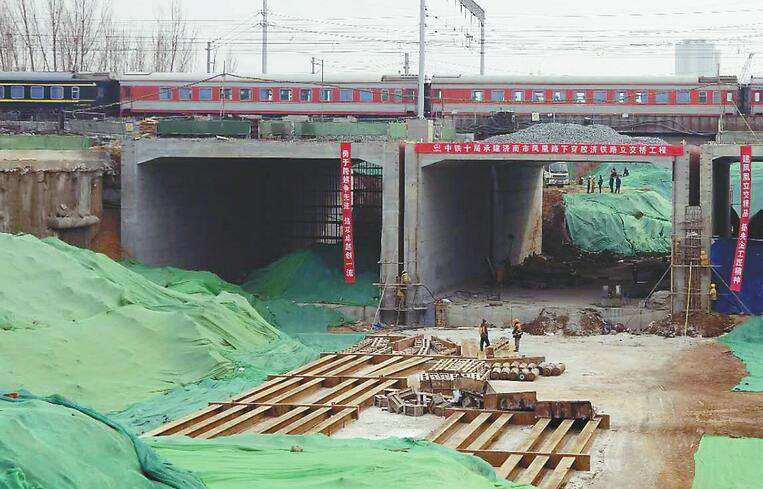 凤凰路穿胶济铁路立交桥