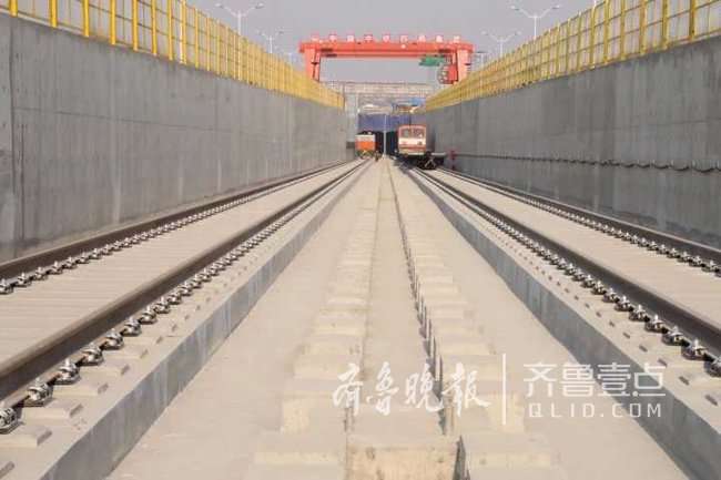 济南R1线地下段轨道