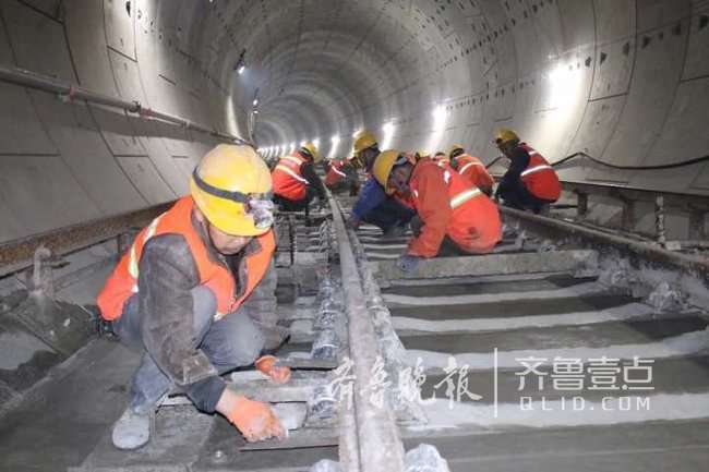 济南R1线地下段轨道