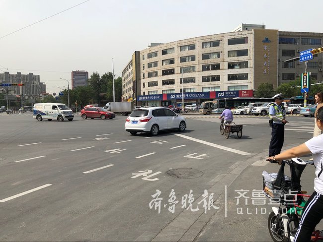 首创机动车右转礼让待行区