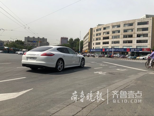 首创机动车右转礼让待行区